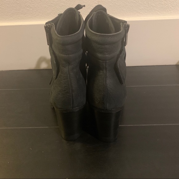 Black lace up heel boots - Picture 2 of 6